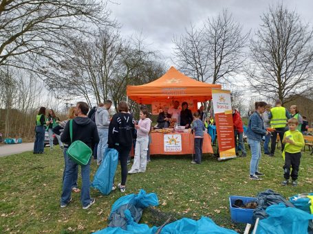 Frühjahrsputz in Brühl-Ost: Für leibliches Wohl war gesorgt